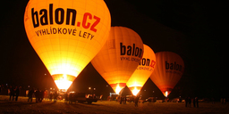 Večer plný balónů na Brněnské přehradě